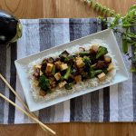 Sauté thaï au tofu, aubergine et basilic